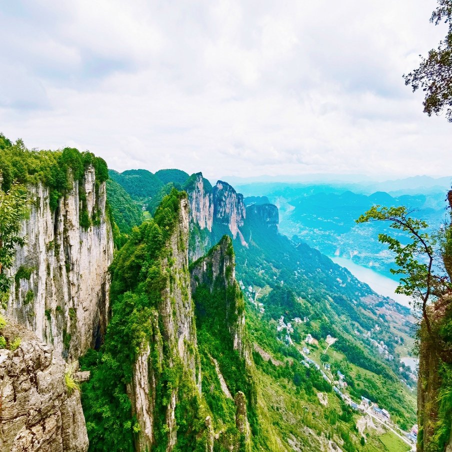 万华国际酒店(恩施文化广场机场店)+七星寨套票(含索道)
