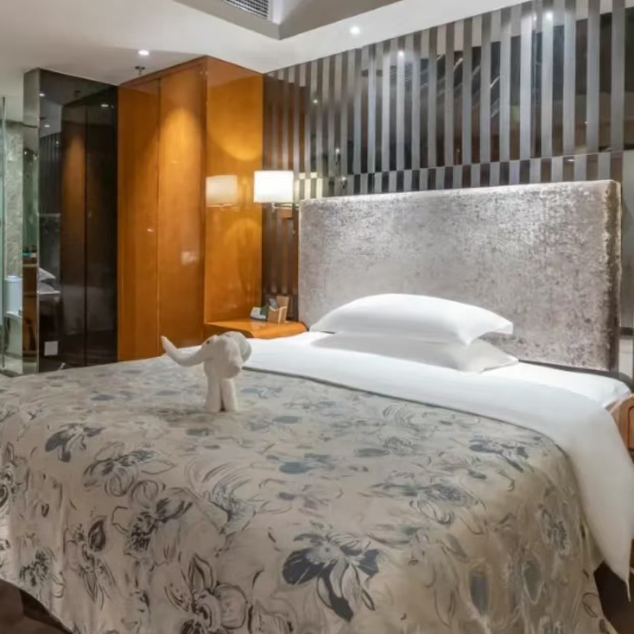 x元旦春节可定【4天3晚】重庆两江四季酒店(洪崖洞店))+云端之眼观景台门票