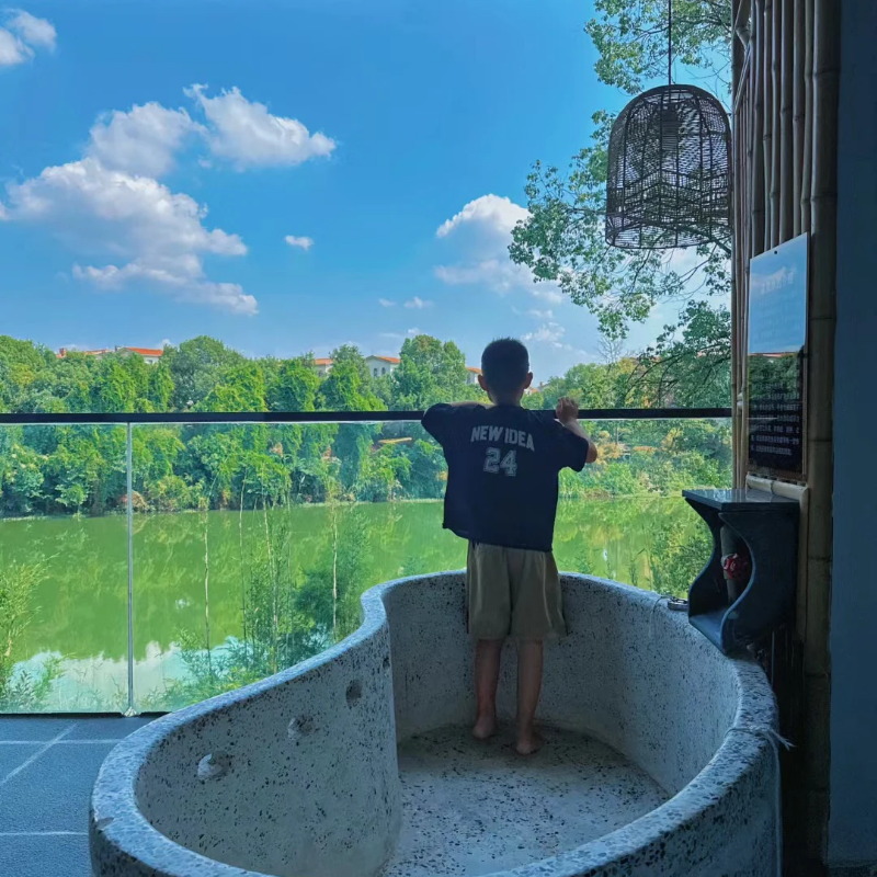 【周末不加价】咸宁嘉鱼山湖温泉酒店禅意私汤房双人不夜城门票