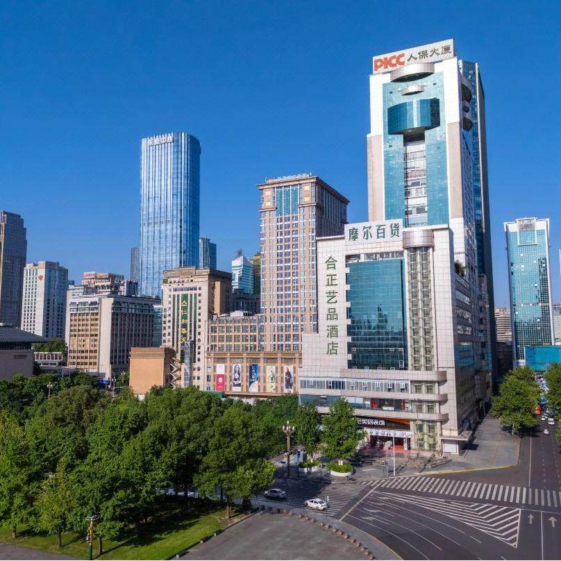 成都春熙路天府广场合正艺品酒店 城景豪华大床房2天1晚+武侯祠门票