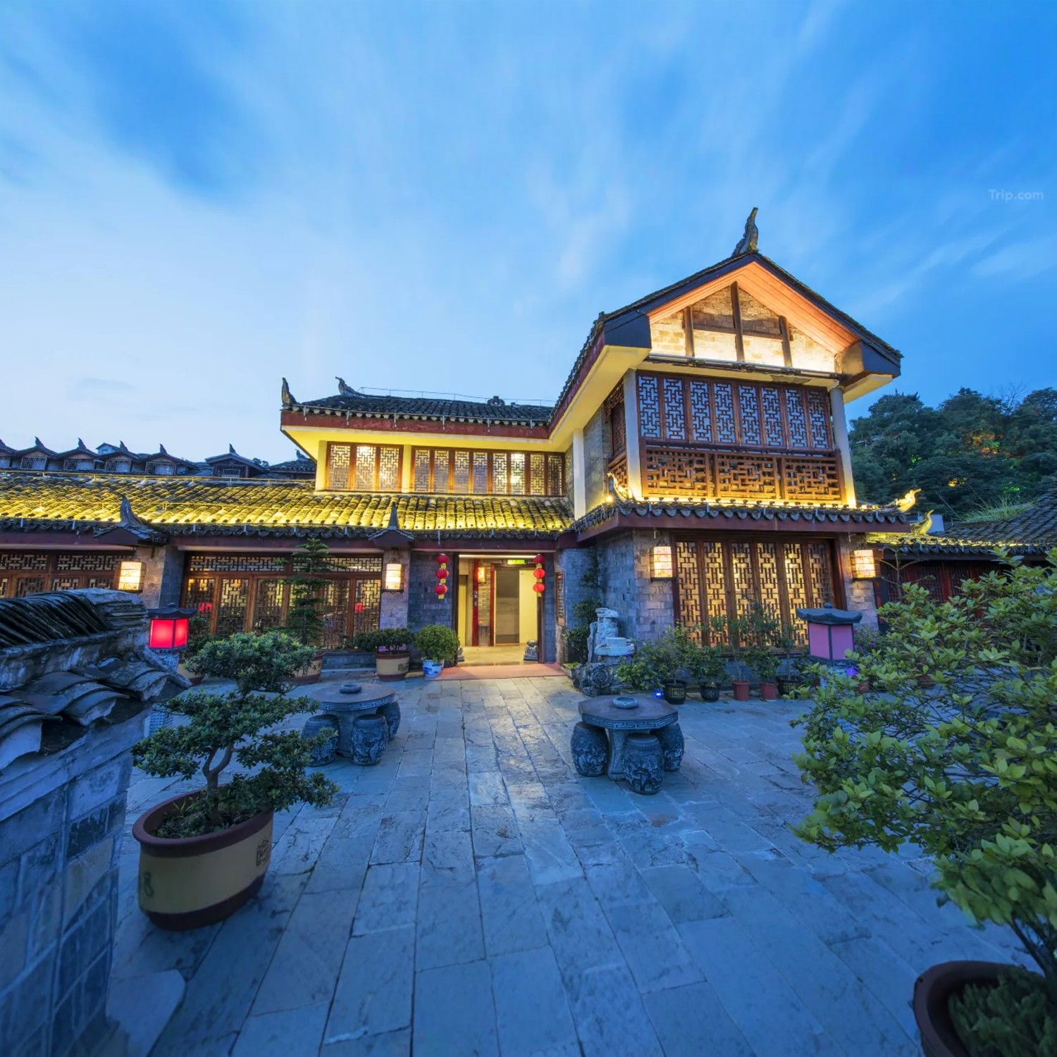 边城凤凰沱江夜游+《边城》大型森林剧场演出+凤凰城精品酒店(凤凰古城店)3天2晚 - 定制游预订