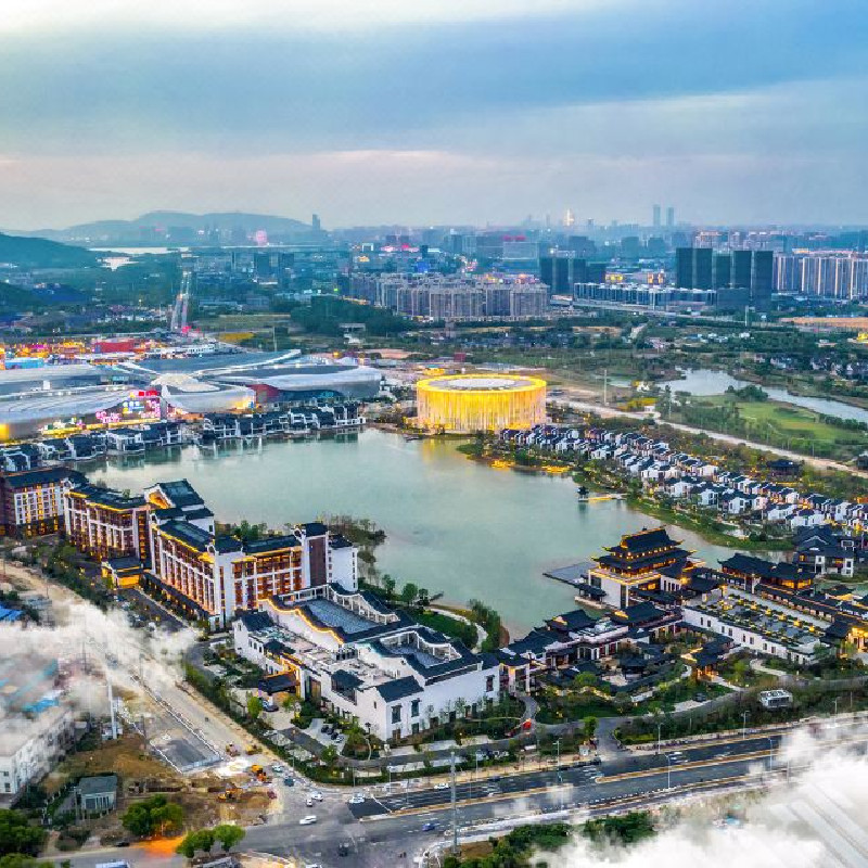 无锡融创皇冠假日酒店1晚+双人早餐+融创乐园门票4选1+美拍体验