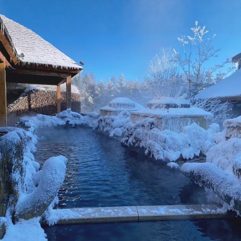 【长白山冰雪奇缘】2天1晚长白山万达智选假日酒店+温泉/滑雪/长白山西坡高性价比任选