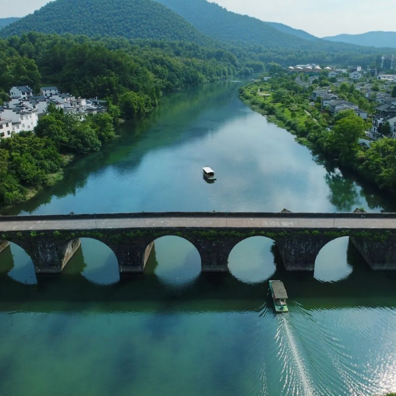 【逍遥齐云,灯暖徽州】1晚齐云山祥富瑞度假酒店+西递景区+逍遥街门票1送1+徽州小小鱼