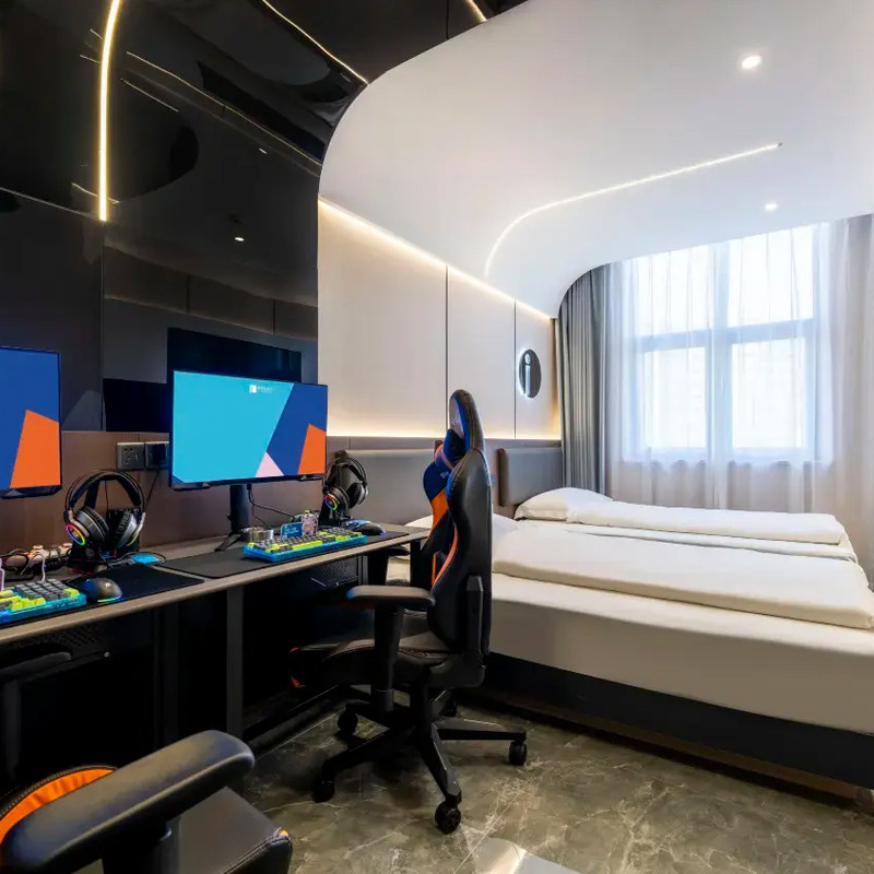 南京爱电竞江北新区店1晚+南京红山森林动物园双人门票