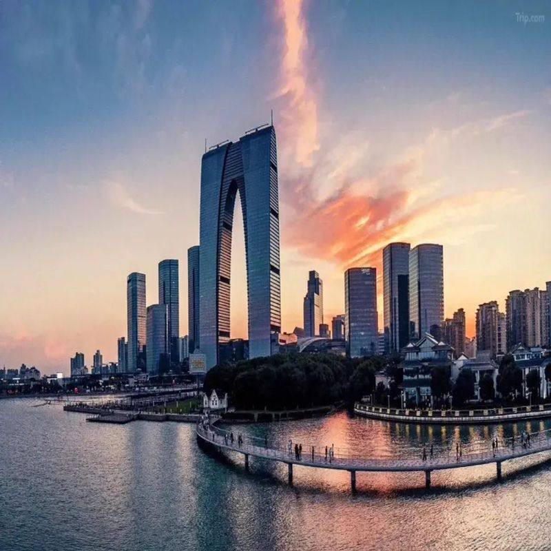 苏州金鸡湖托尼洛·兰博基尼书苑酒店1晚+双早+苏面坊折扣+能量站+室内泳池+免费停车场