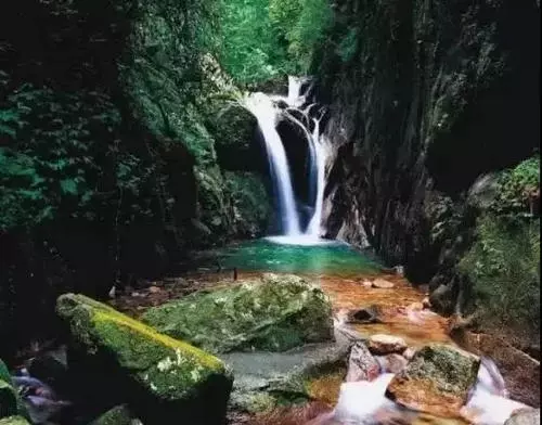 天泉瀑布图片