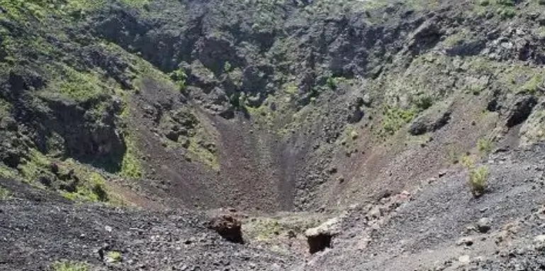 亿年火山遗址图片