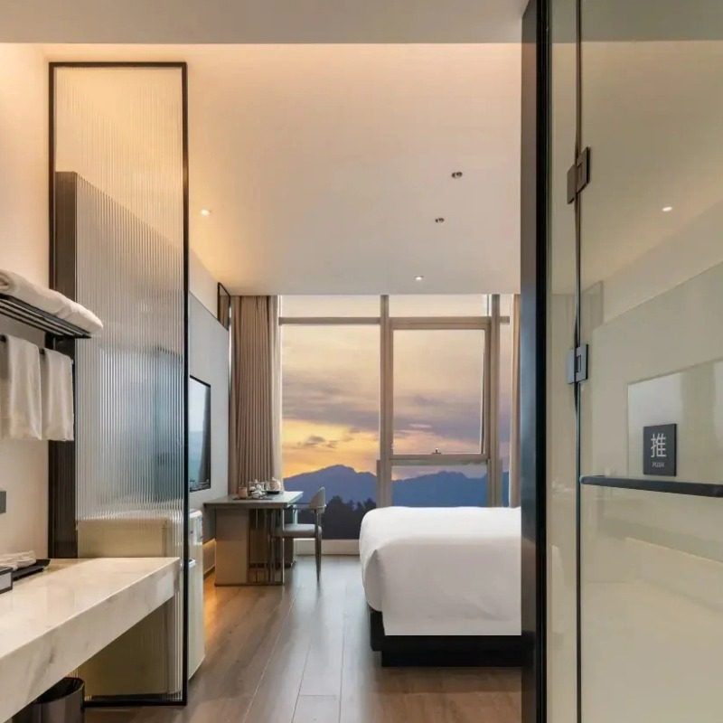 重庆 4天3晚重庆MC麦悦空中酒店半岛180°江景大床房双早丨重庆动物园门票