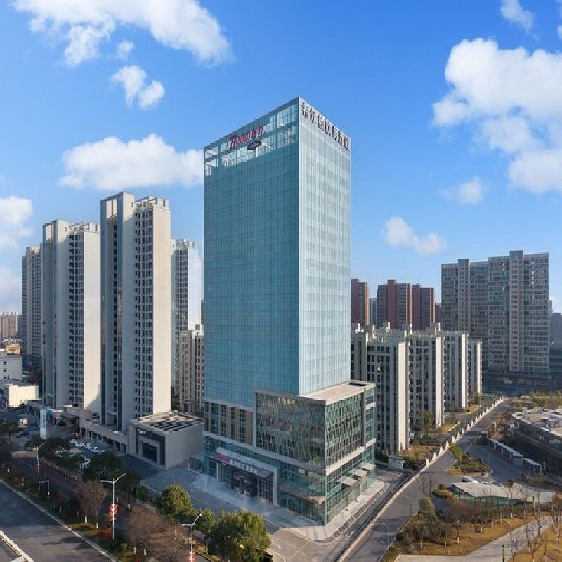 D2天1晚上饶市上饶凤凰大道希尔顿欢朋酒店自由行+婺源月亮湾门票单人酒景套餐