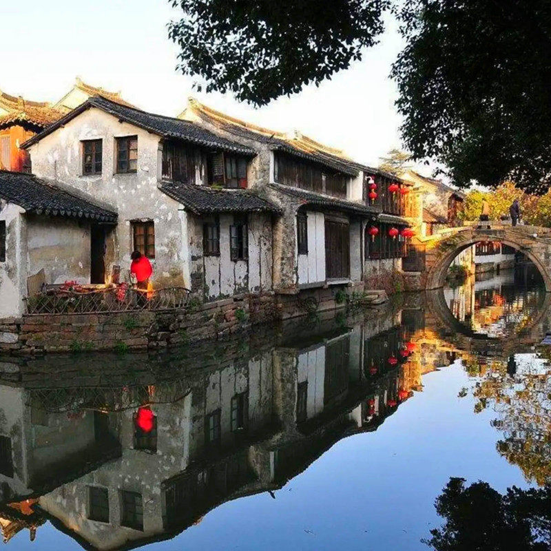 苏州园林+漫步周庄+无锡灵山+夜游拈花湾+鼋头渚+南京总统府5日游