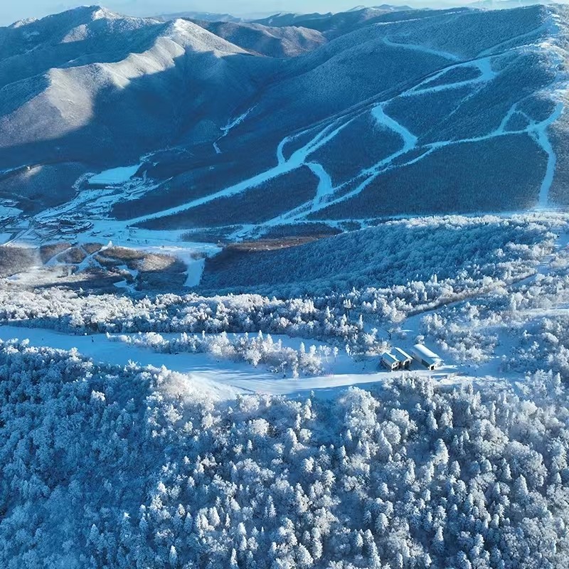 北大湖山湖居/星空营/假日/北美时光度假酒店 1晚+每晚2-4人(早餐+雪票+温泉)