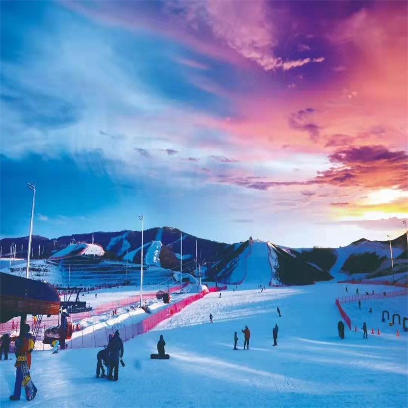 【五星富龙度假酒店】崇礼富龙滑雪场1住1滑/2住2滑双人(住宿+滑雪)套餐