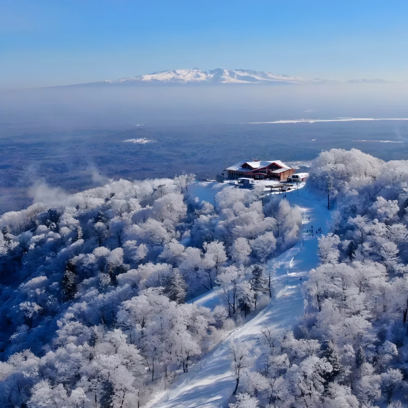 【雪季特惠】长白山万达悦华酒店4天3晚+2大1小滑雪+温泉+水乐园