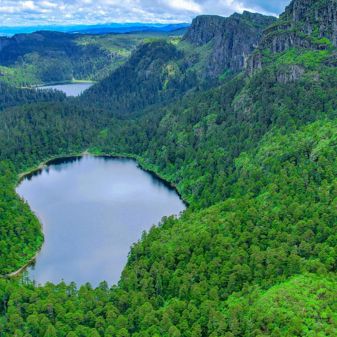 2-14人香格里拉徒步纯玩6日/千湖山-老药山-虎跳峡高路Half way - 定制游预订