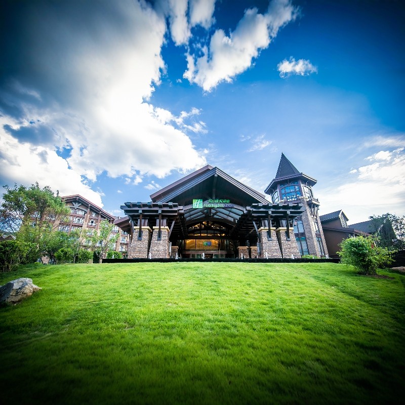 【五星富龙度假酒店】崇礼富龙滑雪场1住1滑/2住2滑双人(住宿+滑雪)套餐