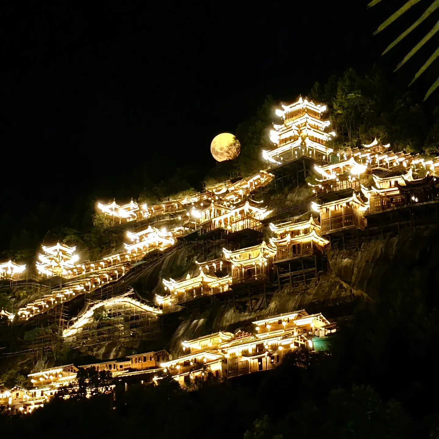 官方直售|雾里看凇庐山景德镇三清山婺源篁岭夜游望仙谷5天+拼房 - 定制游预订