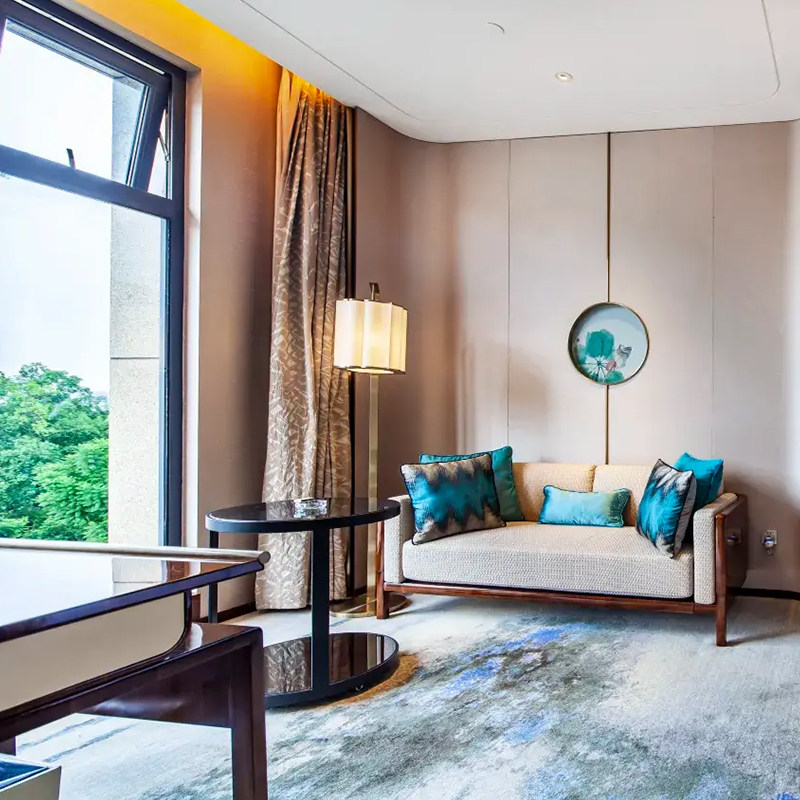 3天2晚丨柳州莲花山庄酒店 豪华山景大床房 2早丨室内泳池+柳州夜游船票