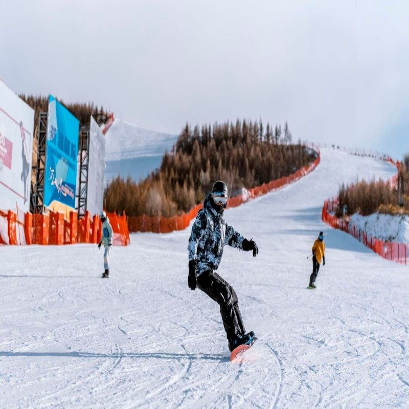 元旦春节假期可定 皇冠/智选假日酒店 双早+滑雪+汤泉双人套餐