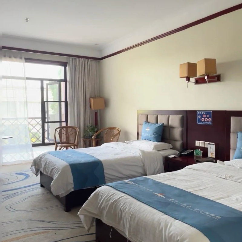 【周末不加价】咸宁嘉鱼山湖温泉酒店禅意私汤房双人不夜城门票