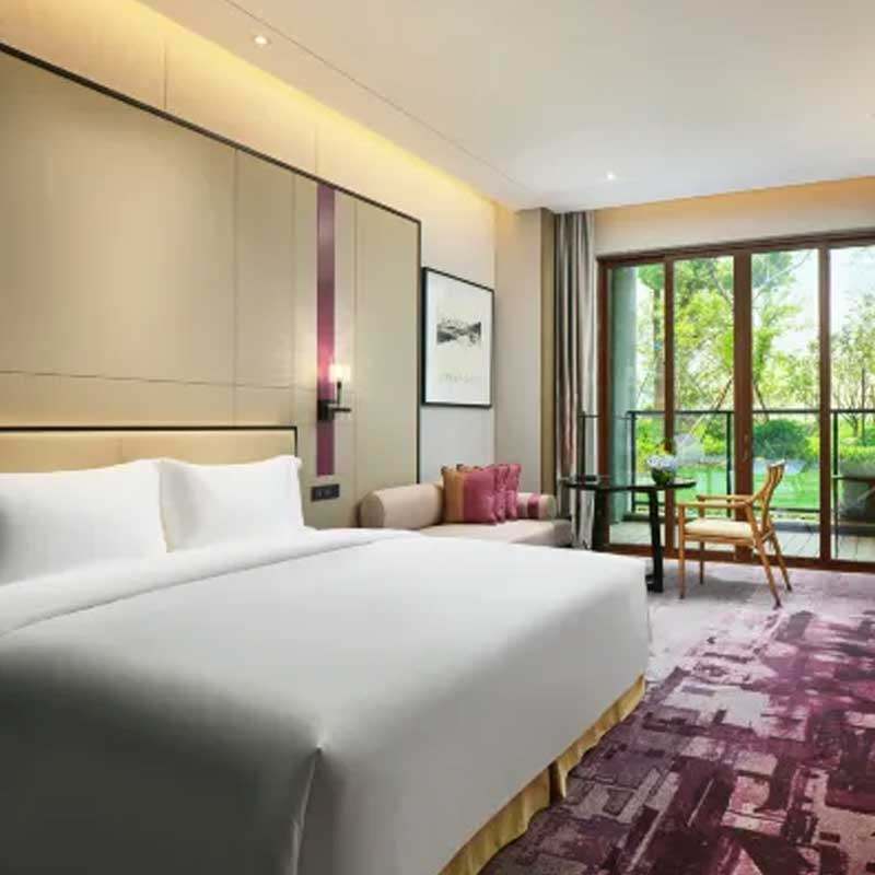 无锡融创皇冠假日酒店1晚+双人热血/三国/鼋头渚/晚餐+双人自助早餐