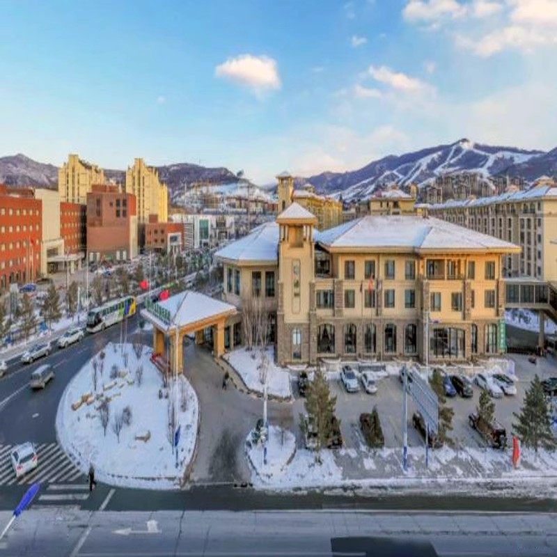 张家口富龙 富龙四季小镇两住两滑【含2晚住宿+2份早餐+双人自带板雪票】