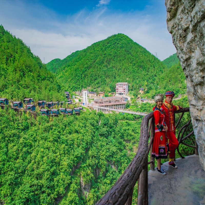 【30人品质团】恩施3日游 | |赠换装| 梭布垭+大峡谷+地心谷 - 定制游预订