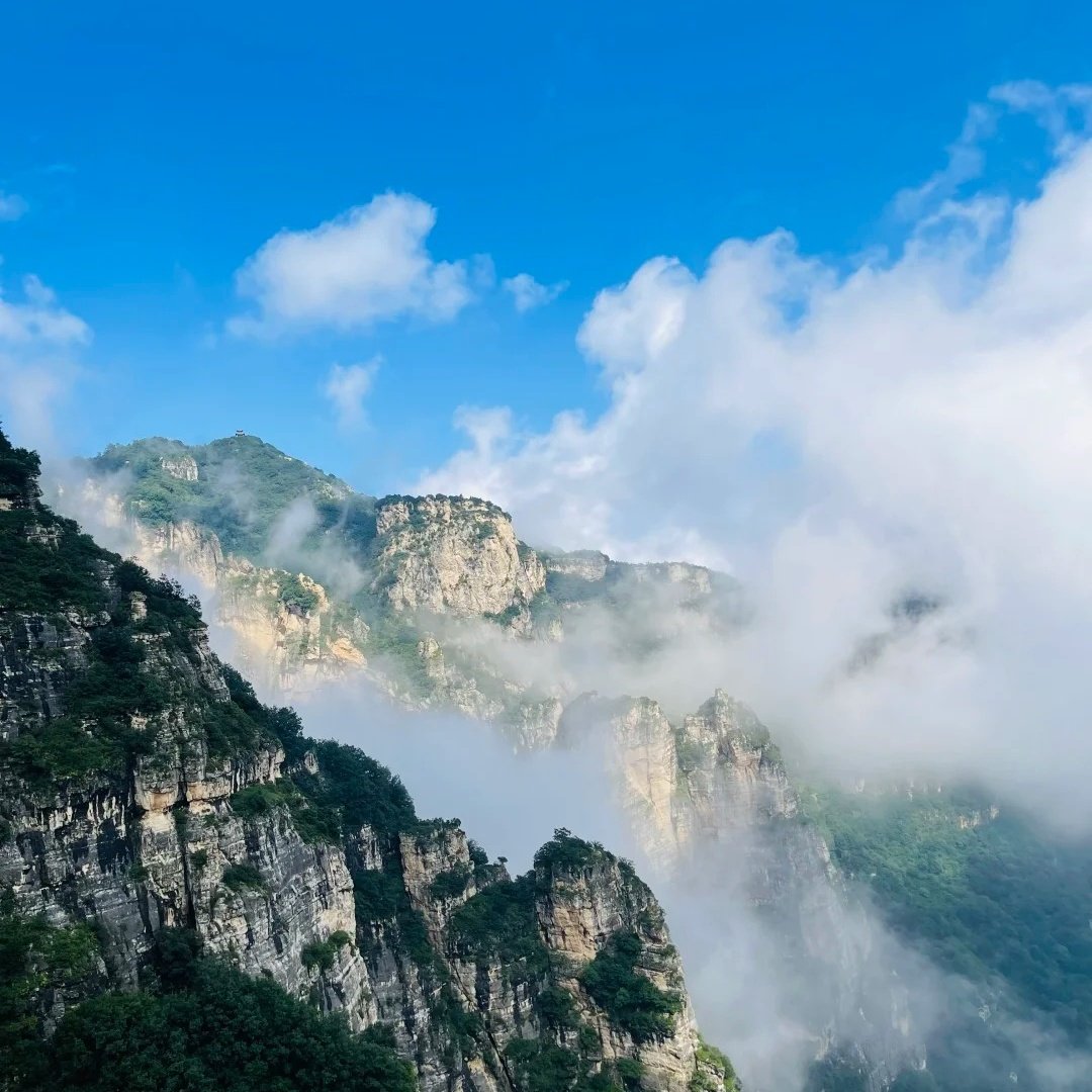 维也纳酒店(保定云中心上谷大观店)住宿+白石山世界地质公园成人门票 - 定制游预订