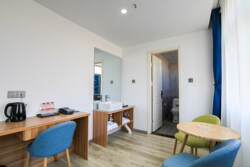 Nanou Hotel (Laiyang Central Bus Station Branch) Business Triple Room (Hotel Public Area Has Washing Machine, Floor Heating Available)