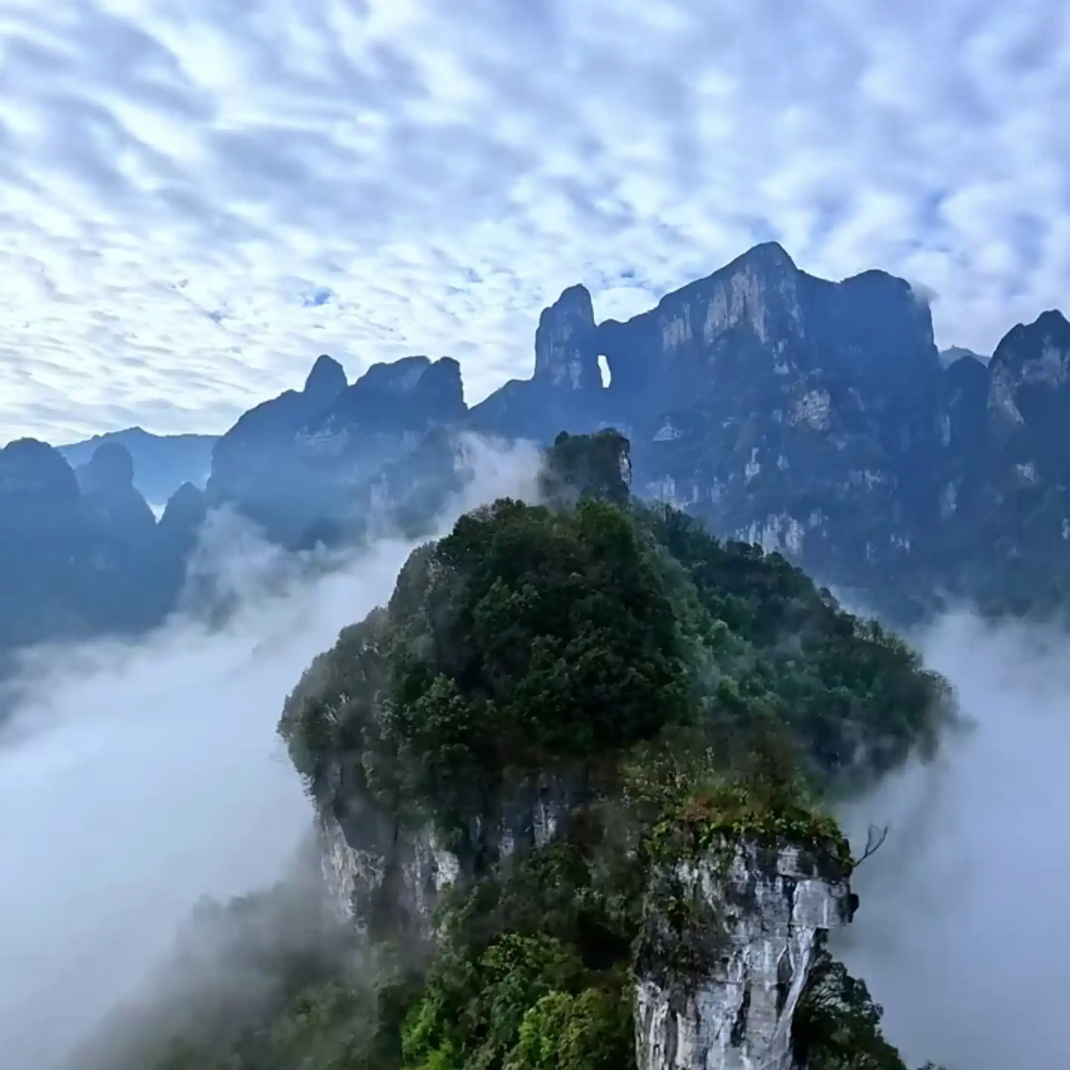 【中秋国庆】张家界国家森林公园+魅力湘西演出+温德姆瑞景漫山3天2晚自由行