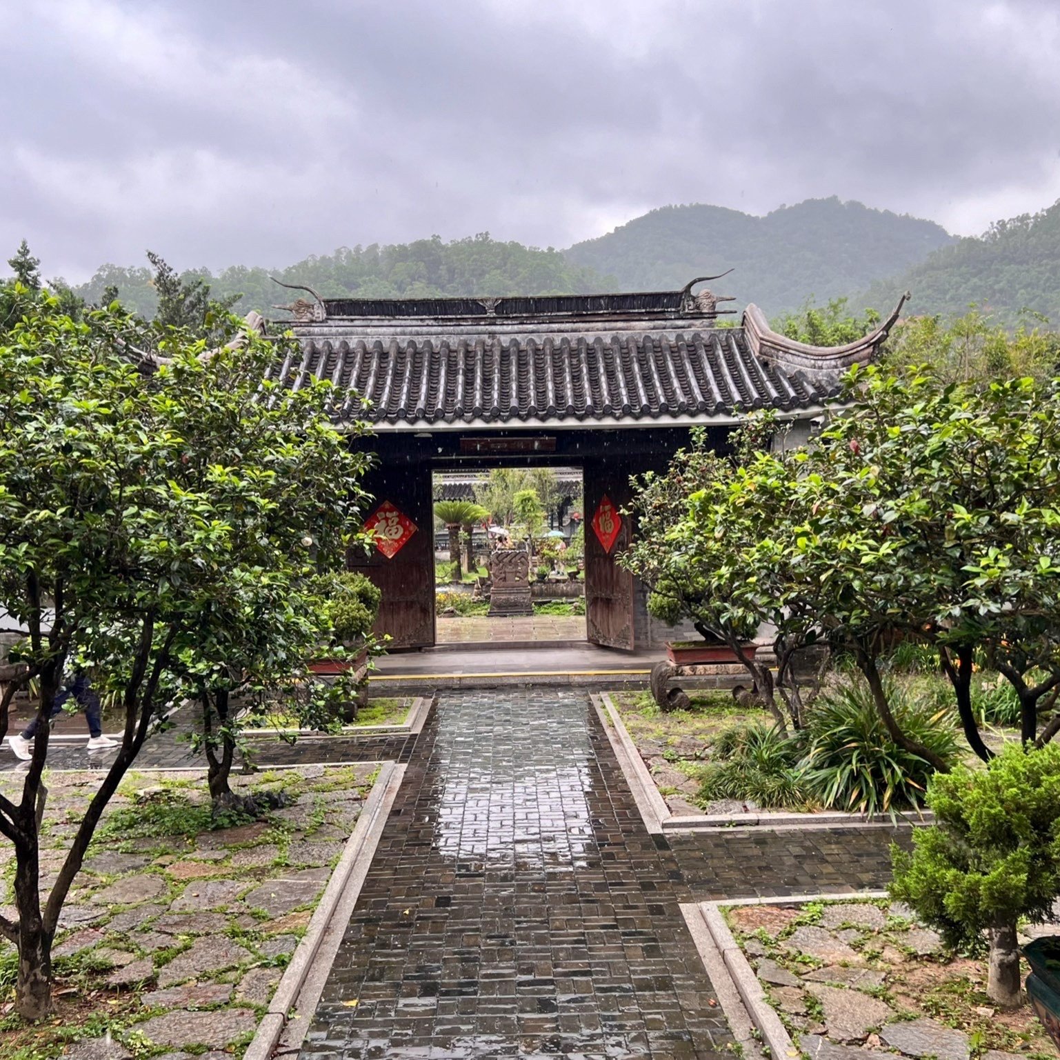 幸福俚酒店中山南区店住宿+中山詹园成人门票 - 定制游预订