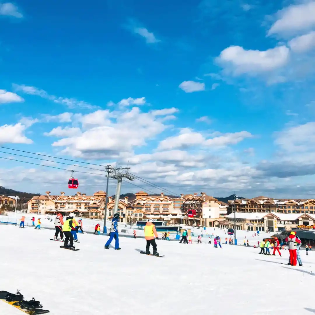 【寒假早鸟】长白山万达喜来登度假酒店+万达度假区滑雪场门票+汉拿山温泉3天2晚套餐