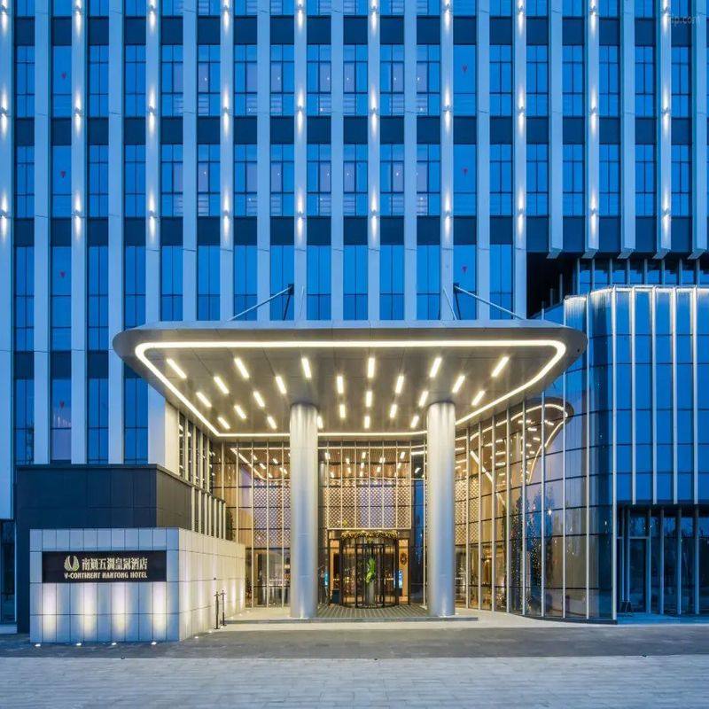 万峰通化滑雪度假区周边酒店1晚+2大1小早餐+雪票+温泉+娱雪+萌宠乐园+度假村摆渡车 - 定制游预订