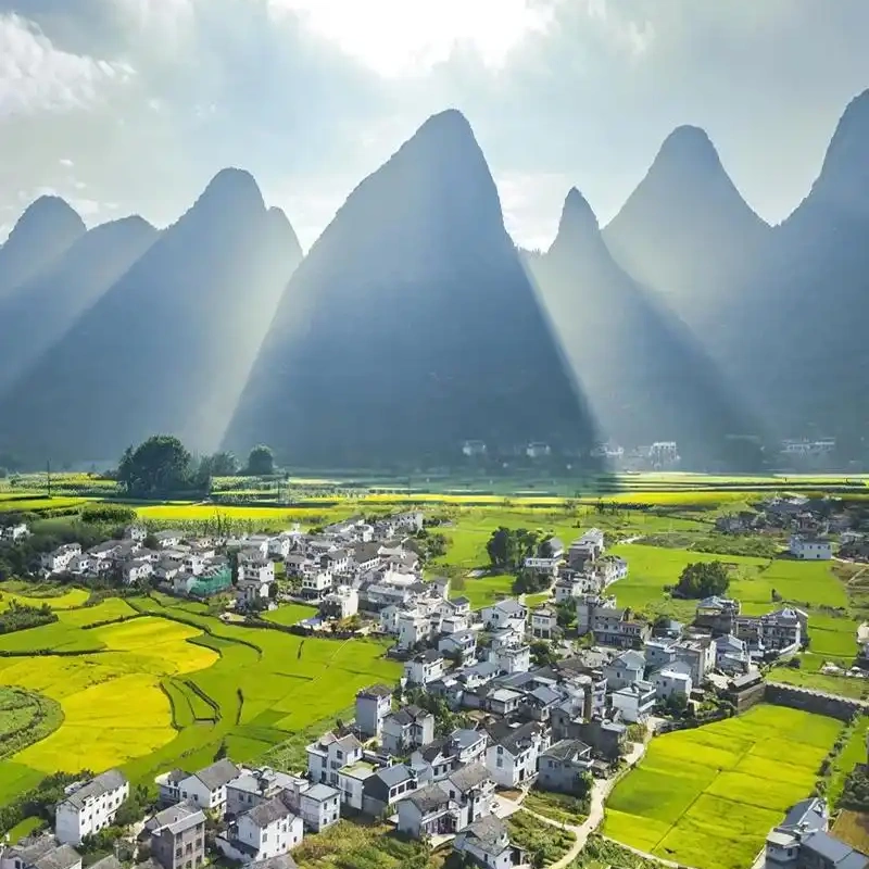 兴义桔山广场希尔顿惠庭酒店住宿+万峰林+观光车成人门票