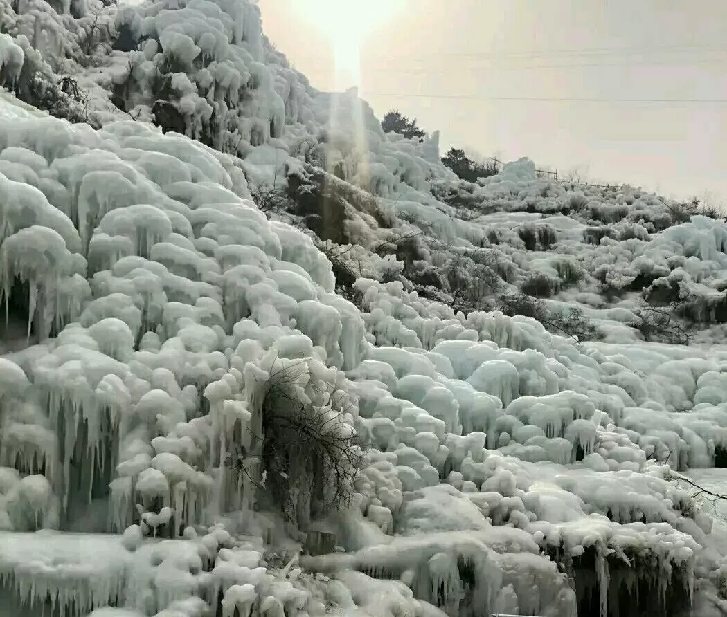 上太湖冰瀑布图片