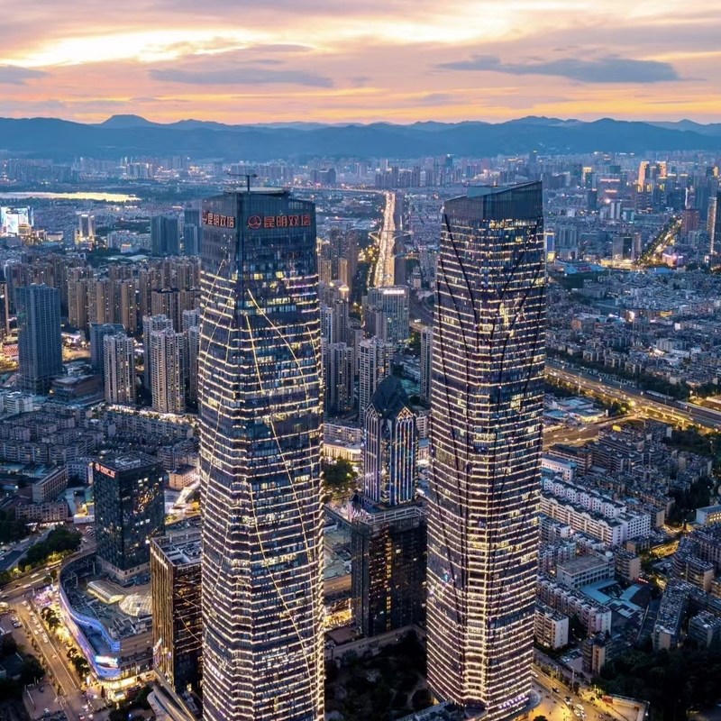 【云南旅游】昆明南站希尔顿欢朋酒店含自助早餐2天1晚套餐+七彩云南·欢乐世界门票