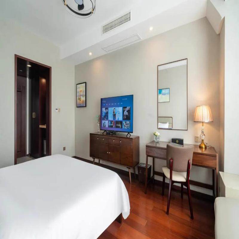 维也纳酒店松江万达店豪华房1晚+上海欢乐谷蓝精灵乐园深坑秘境