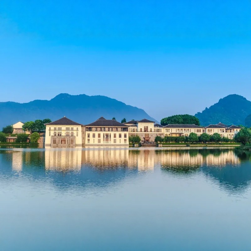 【富春山居画中游】2晚杭州富春山居高尔夫度假村+龙门古镇/富春桃园/动物园景点随心选 - 定制游预订