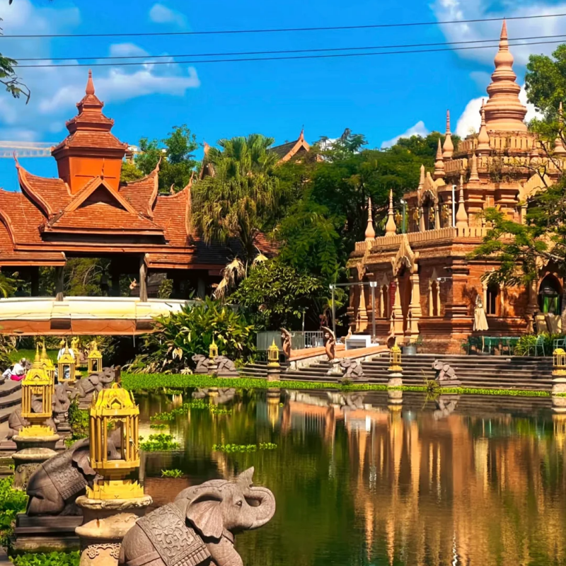 西双版纳景洪泼水广场江边夜市亚朵X酒店 高级大床房3天2晚+西双版纳傣园+热带植物园