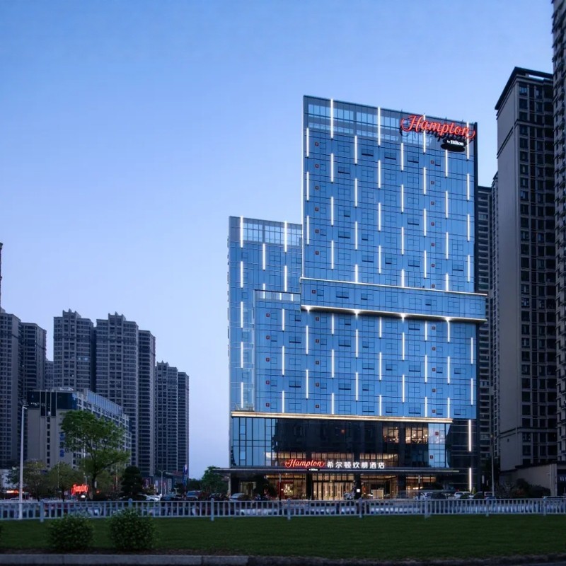 【宿于欢朋,心向山水】3天2晚广西贵港希尔顿欢朋酒店+北帝山/西山双景任选 - 定制游预订