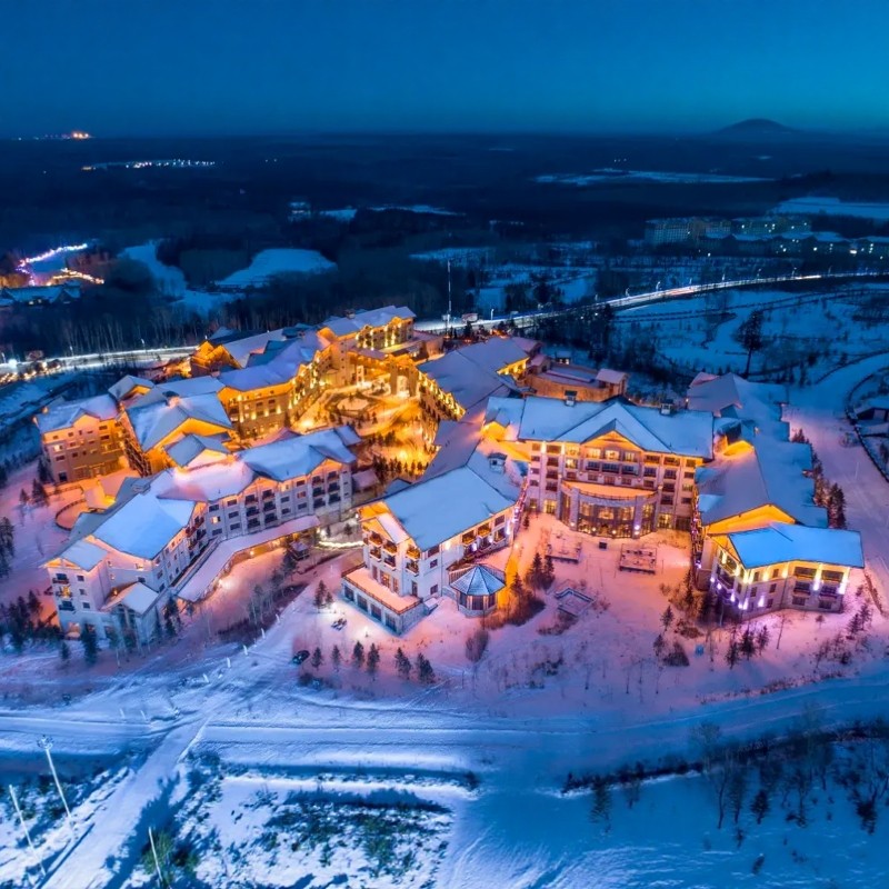 【长白山冰雪嘉年华】4天3晚长白山万达喜来登度假酒店+水乐园\汉拿山温泉等