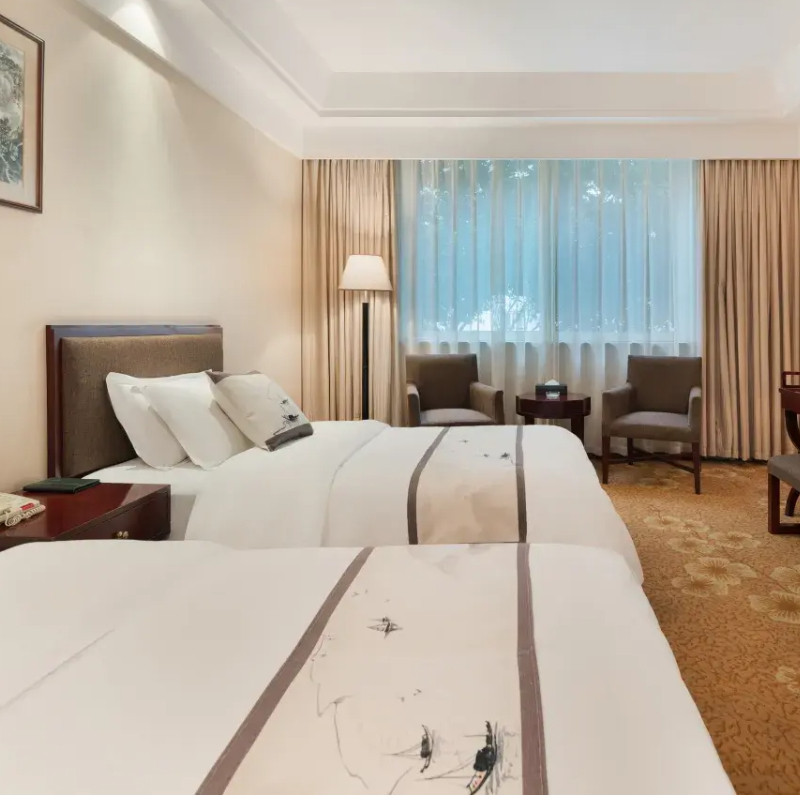 【双人游&五钻】峨眉山灵秀温泉饭店2天1晚含双早温泉+峨眉山门票+往返观光车+金顶索道