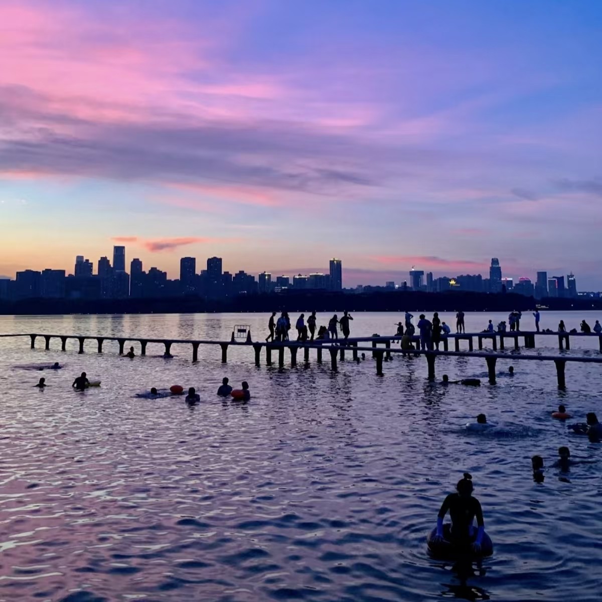 【畅享】武汉泰洋酒店豪华套房2天1晚+武汉欢乐谷+武汉旅游观光巴士