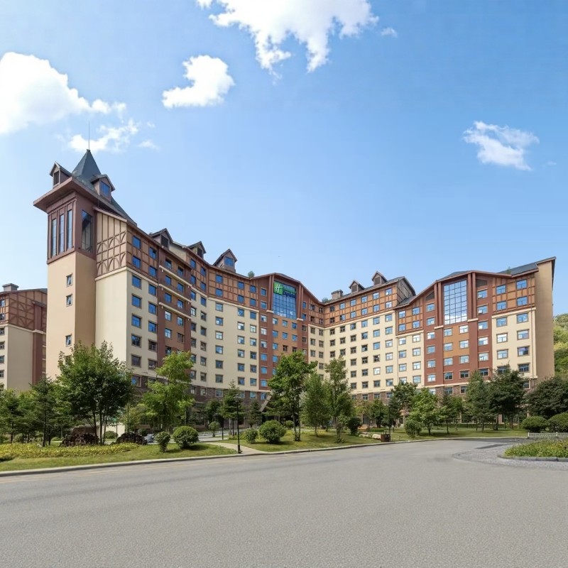 【长白山冰雪奇缘】2天1晚长白山万达智选假日酒店+温泉/滑雪/长白山西坡高性价比任选