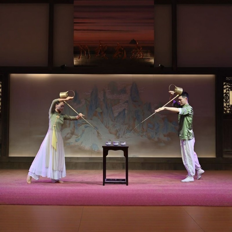 【乐享】成都太古里禧玥酒店玥雅大床房1晚+双人蜀艺·川戏剧场演艺+双人“熊猫巴士”