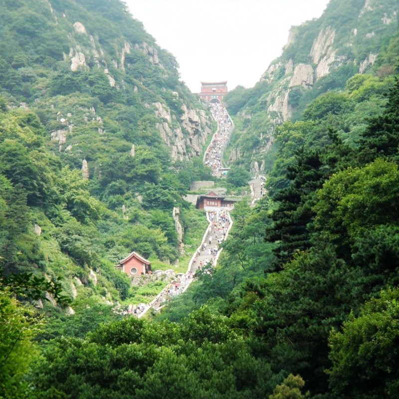 山东泰山3天2晚 | 天外村希尔顿欢朋住宿+泰山看云海+非遗皮影戏买1送1