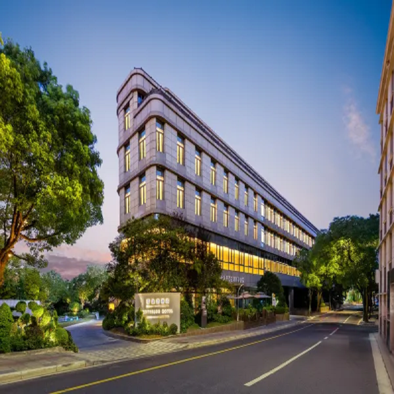 上海虹桥荷逸唐酒店(北新泾地铁站店)1晚+景区门票+双早+接送