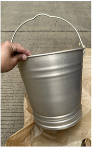 
Brand new and old stock 70s integrated die-cast aluminum oxide manganese alloy bucket 20 liter oxidation bucket solid and durable