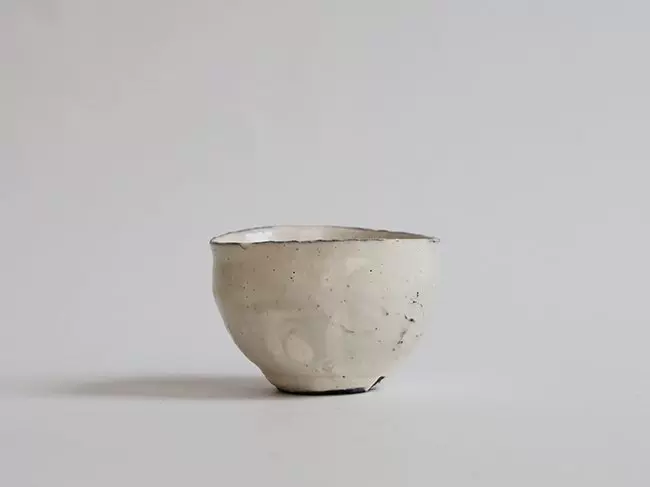 【茶碗】辻村唯　白志野筒茶盌 Tsujimura Yui 辻村唯, White Shino Teabowl with Ash Glaze 白