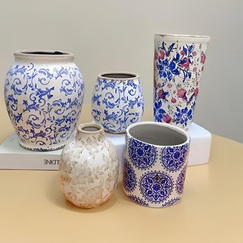 
Blue and white ceramic flower pots and vases, craft furniture, home furnishings, retro old ice crack decoration, soft furnishings and gardening